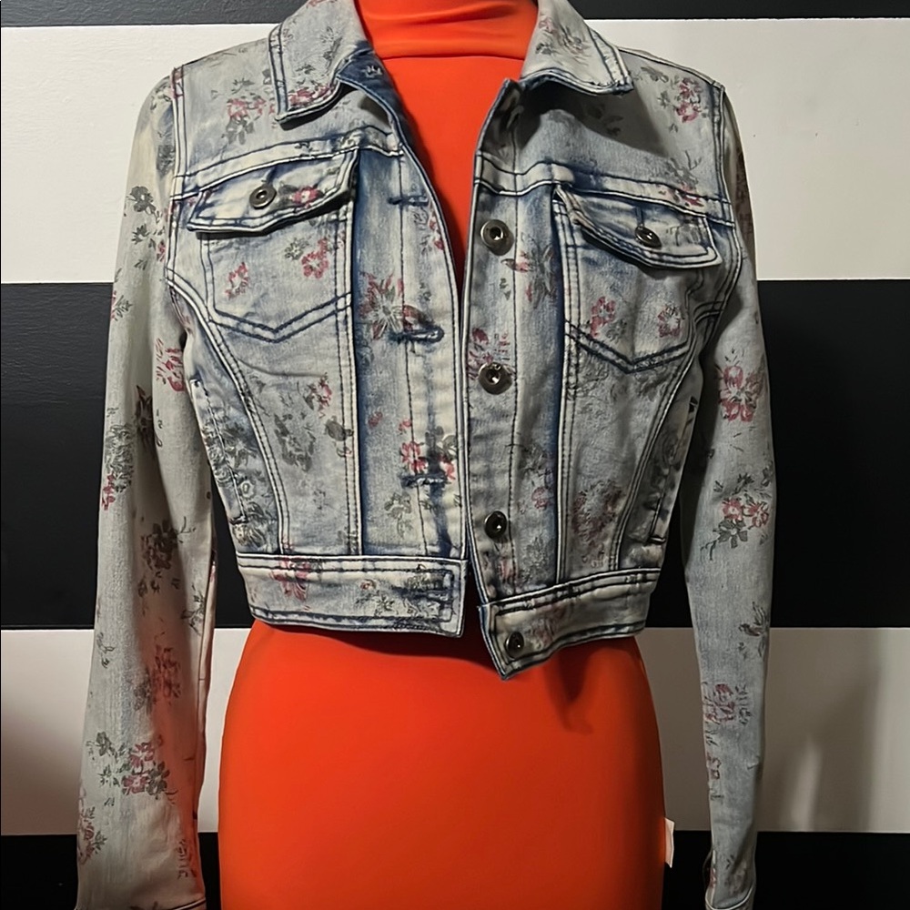 Women's Light Wash Floral Cropped Denim Jacket - Floral Print